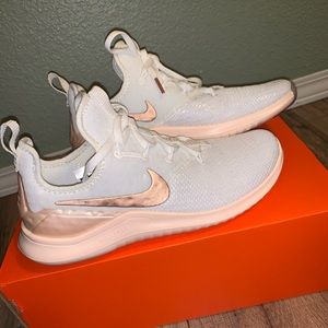 Women’s Nike Trainers Rose Gold (Guava Ice) 7.5